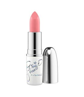 A creamy rich Lipstick formula with high colour payoff in a no-shine matte finish.