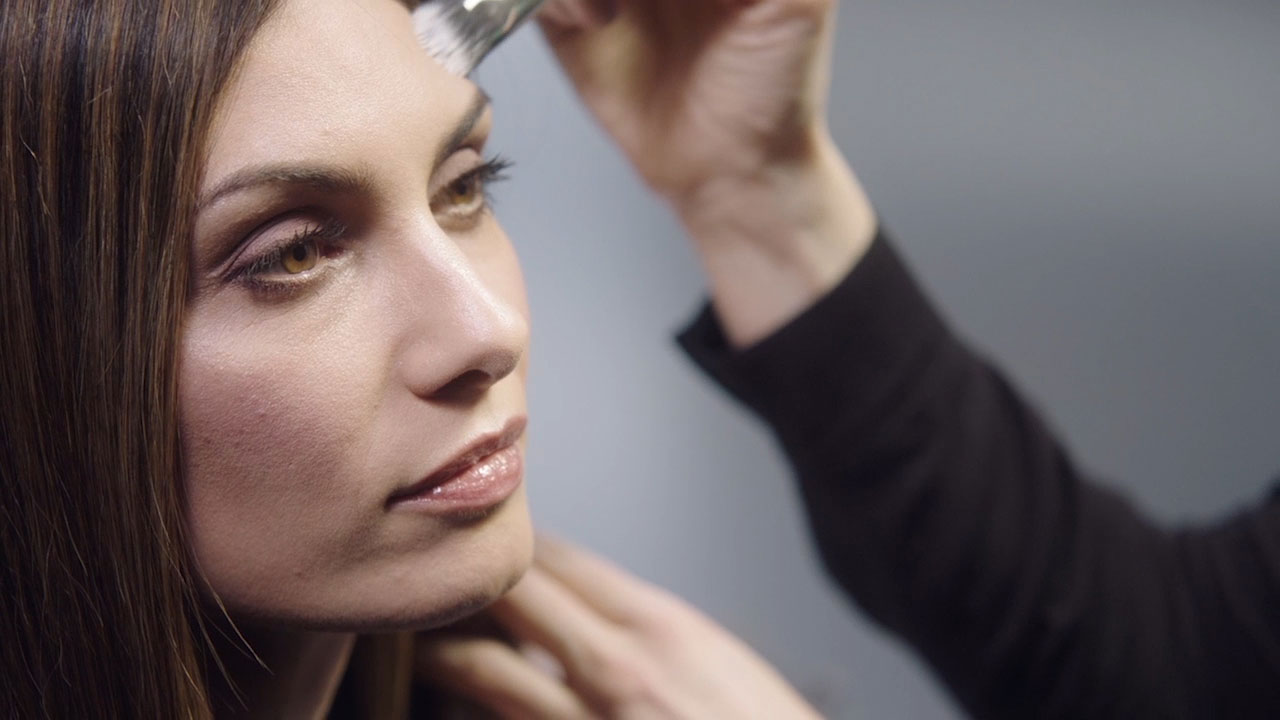 ARTISTS UP CLOSE:<br> Strobing For Light Skin